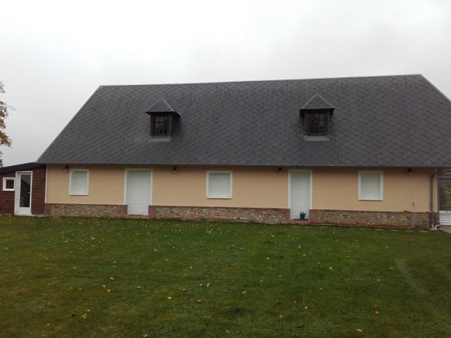 Ravalement en enduit monocouche sur le secteur de Pont audemer.